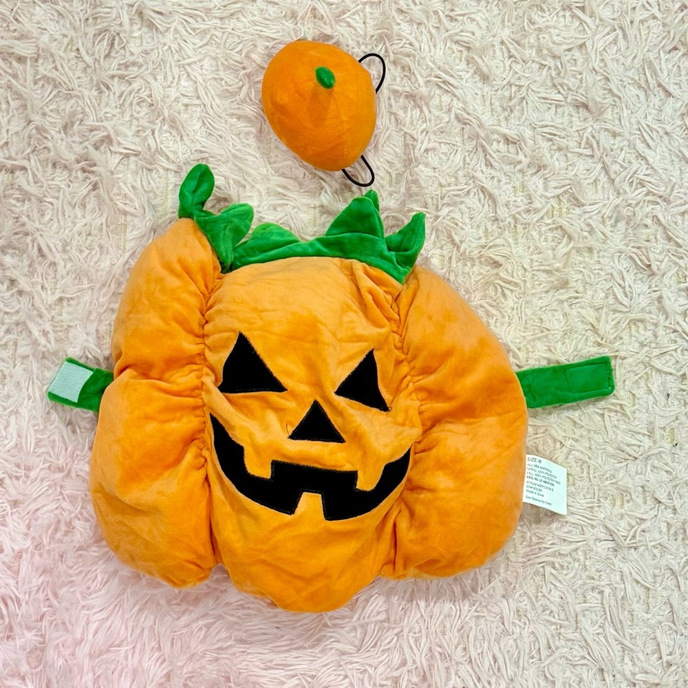 Dog pumpkin costume. 🎃 Pillow filling. Super soft. 🐕 Never used. Size Medium